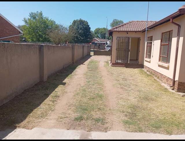 3 BEDROOM HOUSE FOR SALE IN BIRCH ACRES